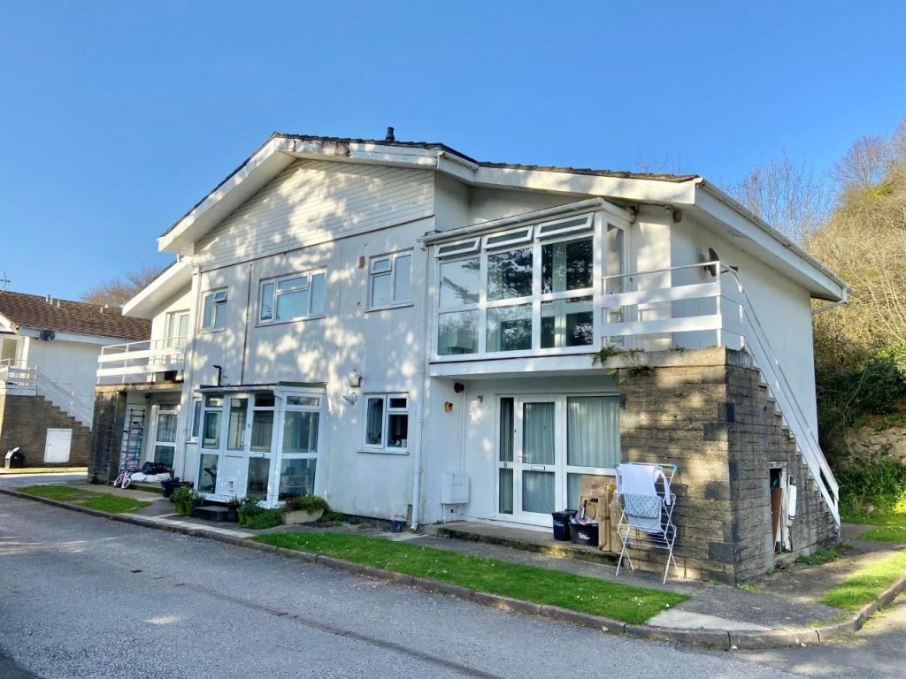 2 bed flat to rent in Wesley Close, Barton, Torquay TQ2, £825 pcm Zoopla