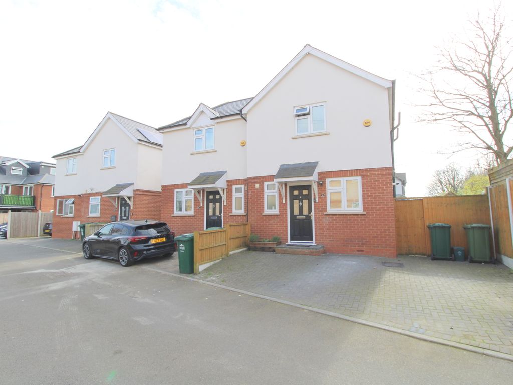3 bed semidetached house for sale in Poole Lane, Stanwell, Staines