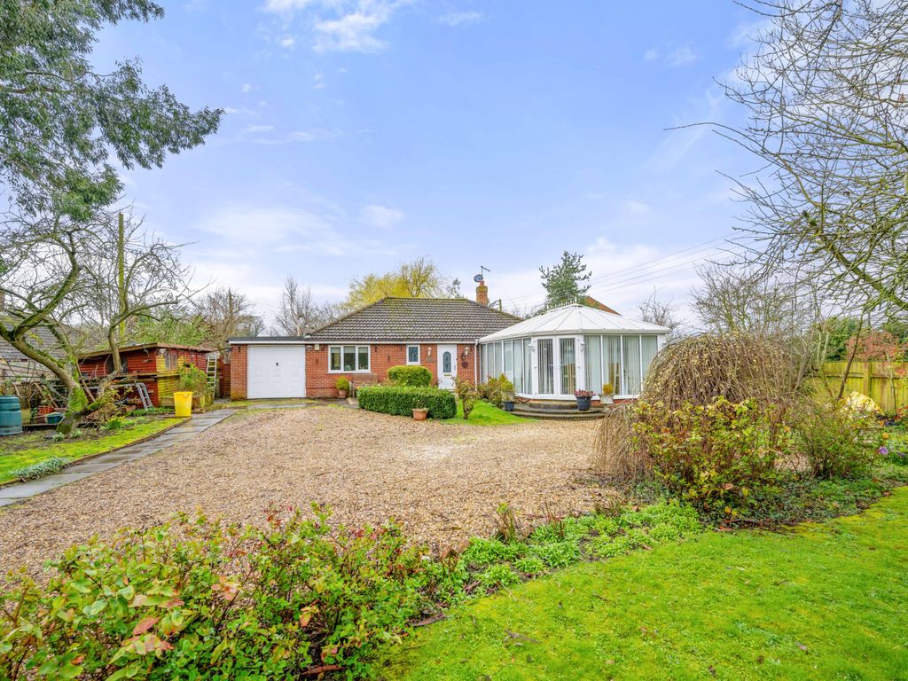 3 bed bungalow for sale in Vicarage Lane, Wainfleet St.Marys PE24, £