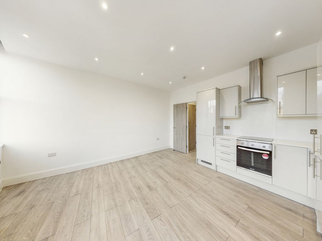 1 bed flat to rent in Bushey Grove Road, Bushey WD23, £1,404 pcm Zoopla