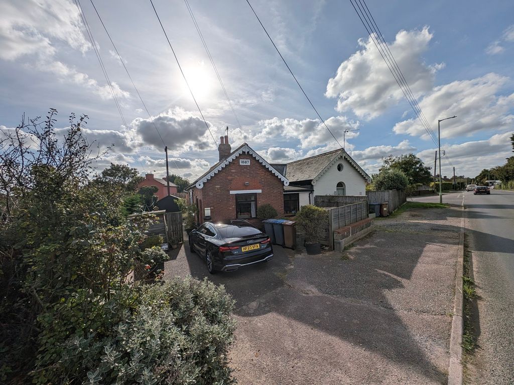 2 bed semidetached bungalow for sale in Leiston Road, Knodishall