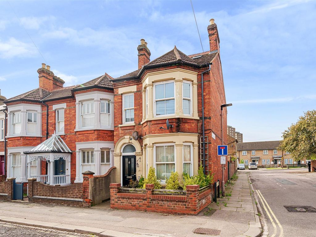 1 bed flat for sale in Foster Hill Road, Bedford MK40, £125,000 Zoopla