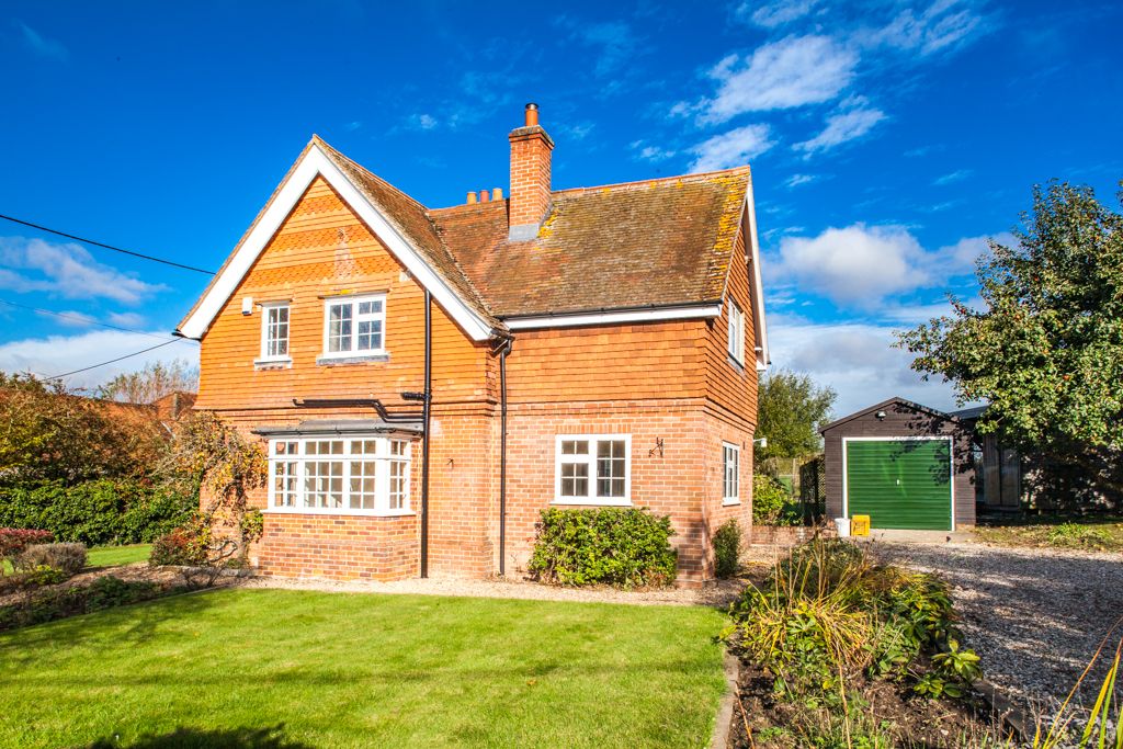 3 bed property to rent in Corner Cottage, Frilsham RG18 Zoopla