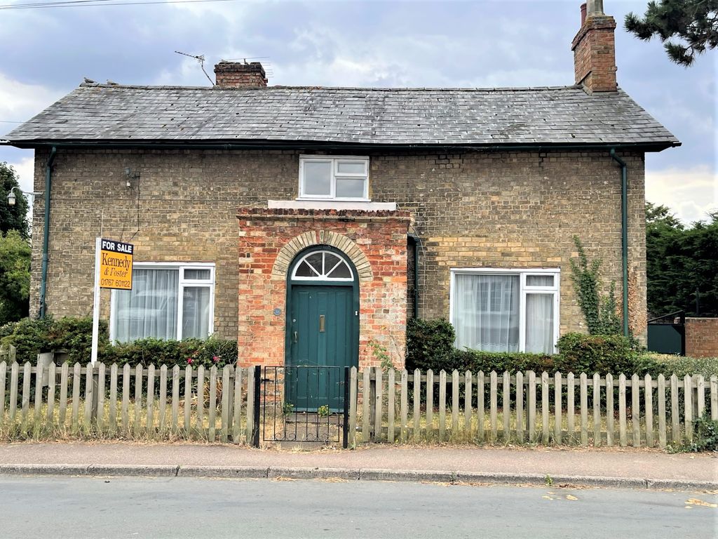 3 bed semidetached house for sale in Biggleswade Road, Upper Caldecote