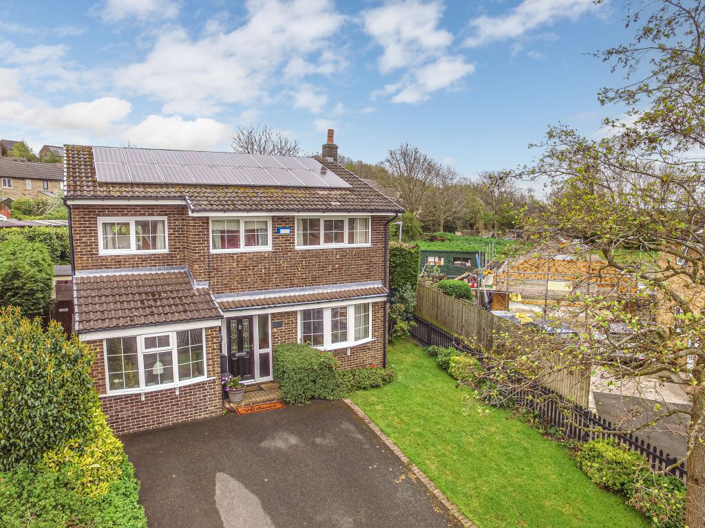 4 bed detached house for sale in Cleveland Way, Shelley, Huddersfield