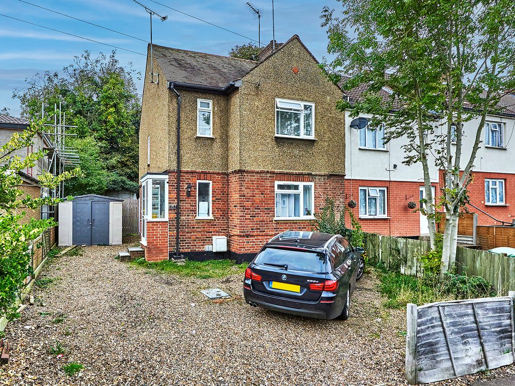 3 bed detached house to rent in Wilshere Avenue, St. Albans