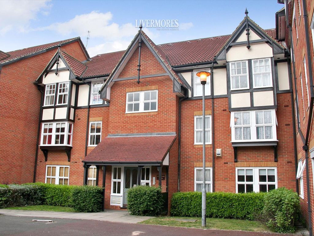 1 bed flat to rent in Grange Crescent, Alnwick Court, Dartford DA2, £