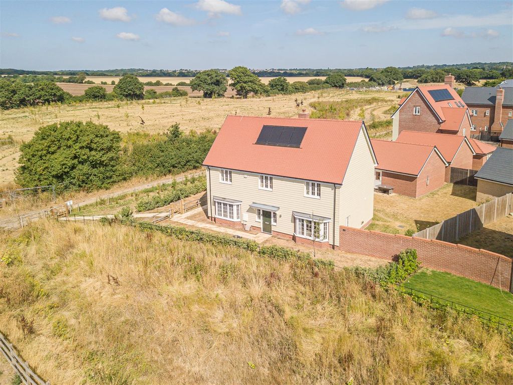 5 bed detached house for sale in Clover Gardens, Rochford SS4 Zoopla