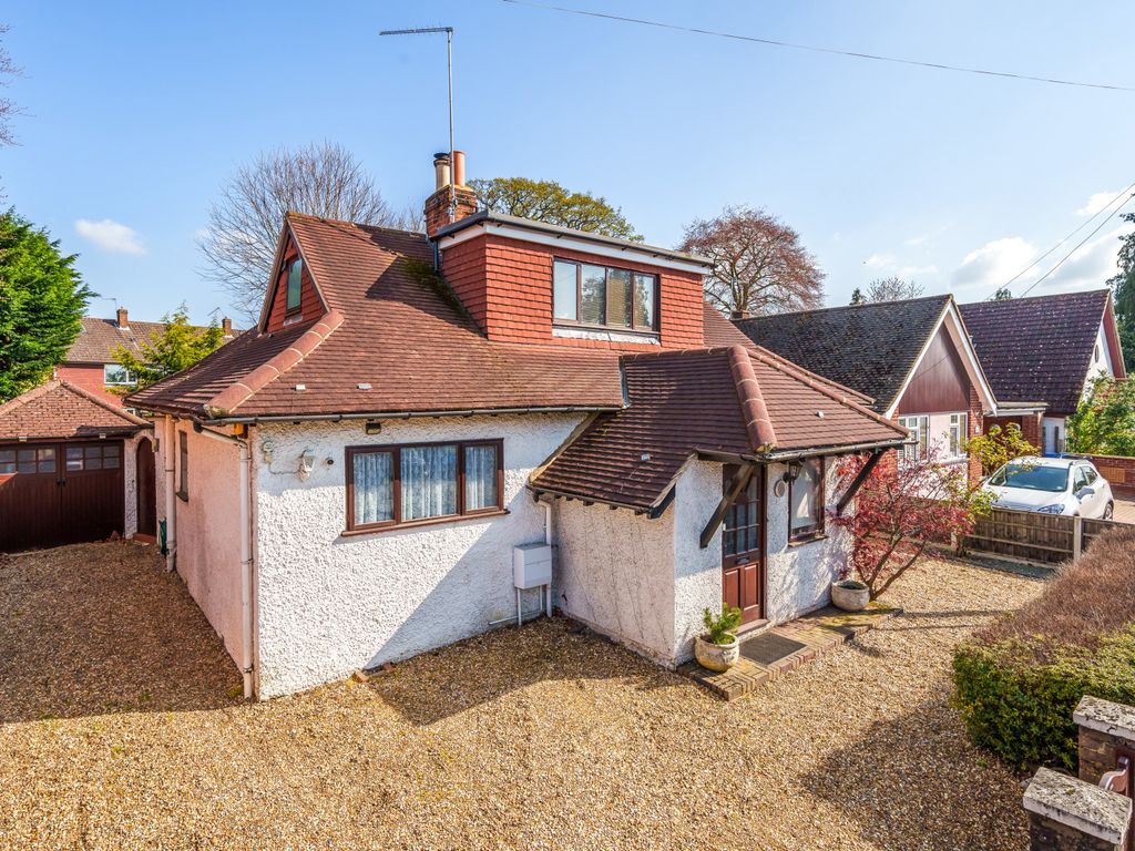 3 bed bungalow for sale in Church Road, Byfleet KT14 Zoopla