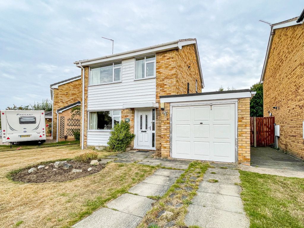3 bed detached house for sale in Wadworth Avenue, Rossington, Doncaster
