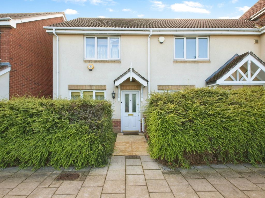 2 bed end terrace house for sale in Hill View Drive, London SE28, £