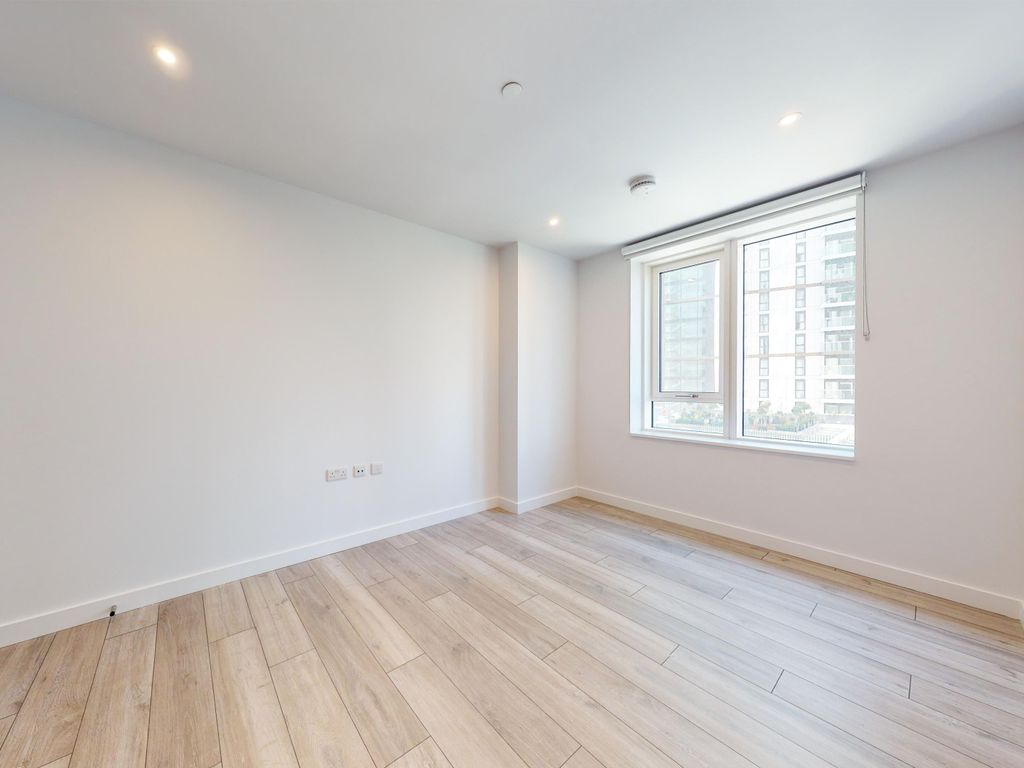 2 bed flat to rent in Park Central West, London SE1, £3,033 pcm - Zoopla