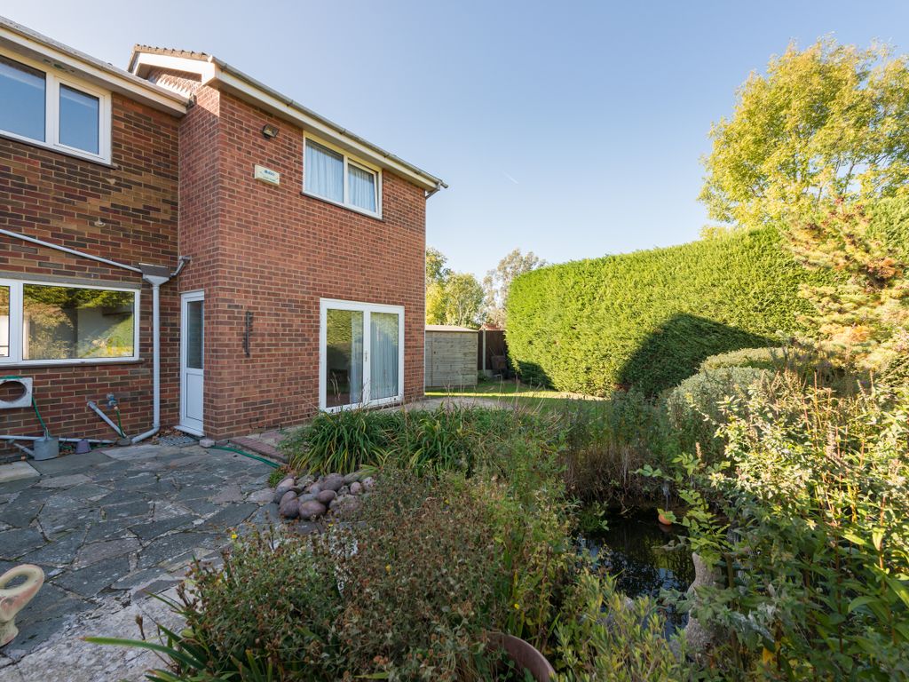 4 bed semidetached house for sale in Millstream Close, Whitstable CT5