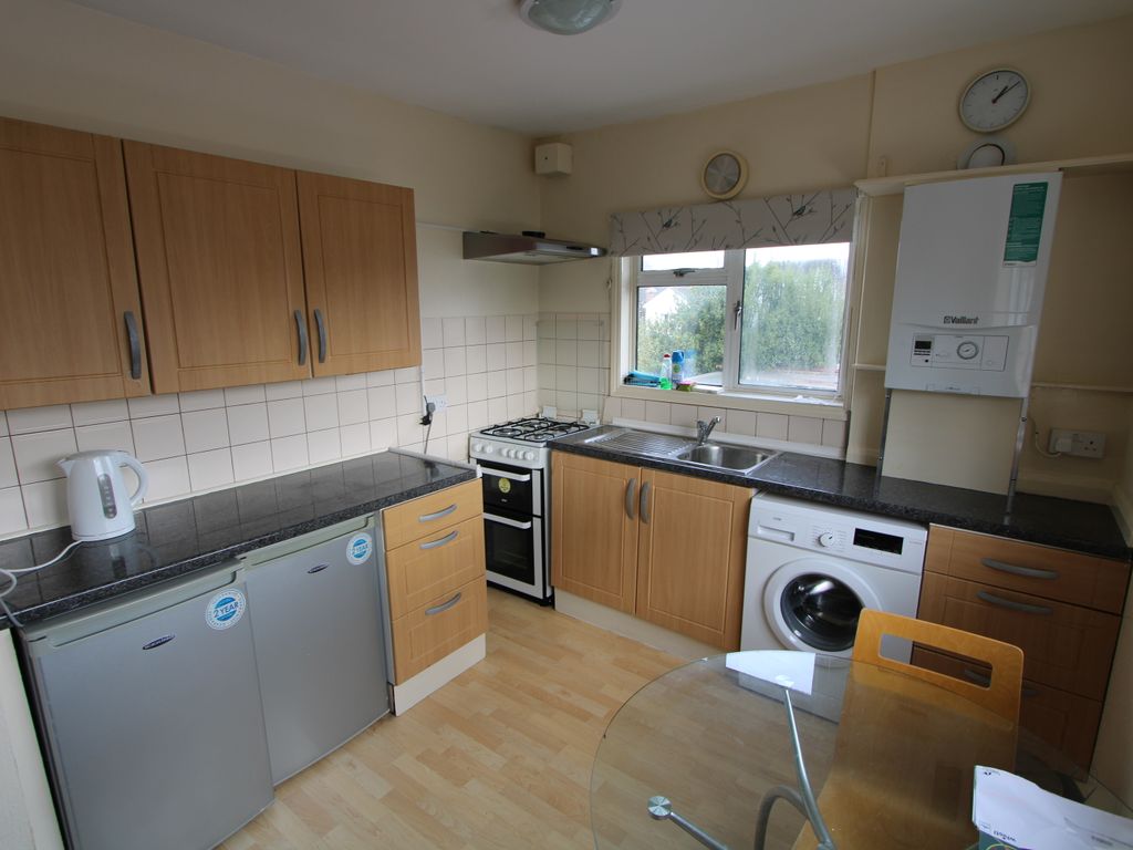 2 bed flat to rent in Wayside, East Sheen SW14, £1,750 pcm Zoopla