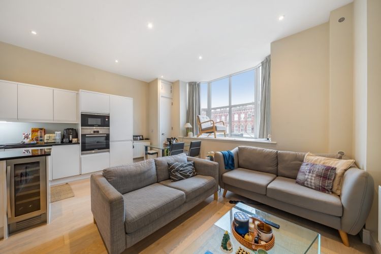 2 bed flat to rent in Cricklewood Broadway, London NW2, £2,250 pcm Zoopla