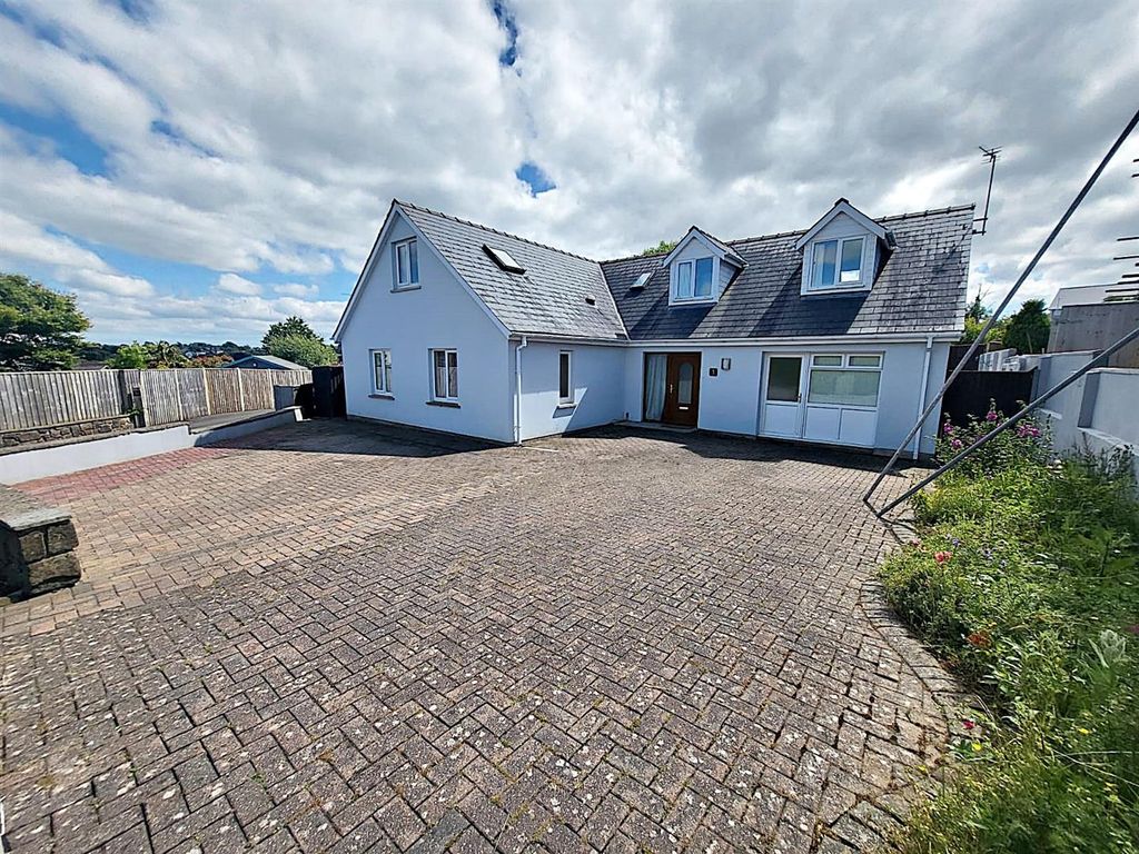 5 bed detached bungalow for sale in Nether Edge Drive, Haverfordwest