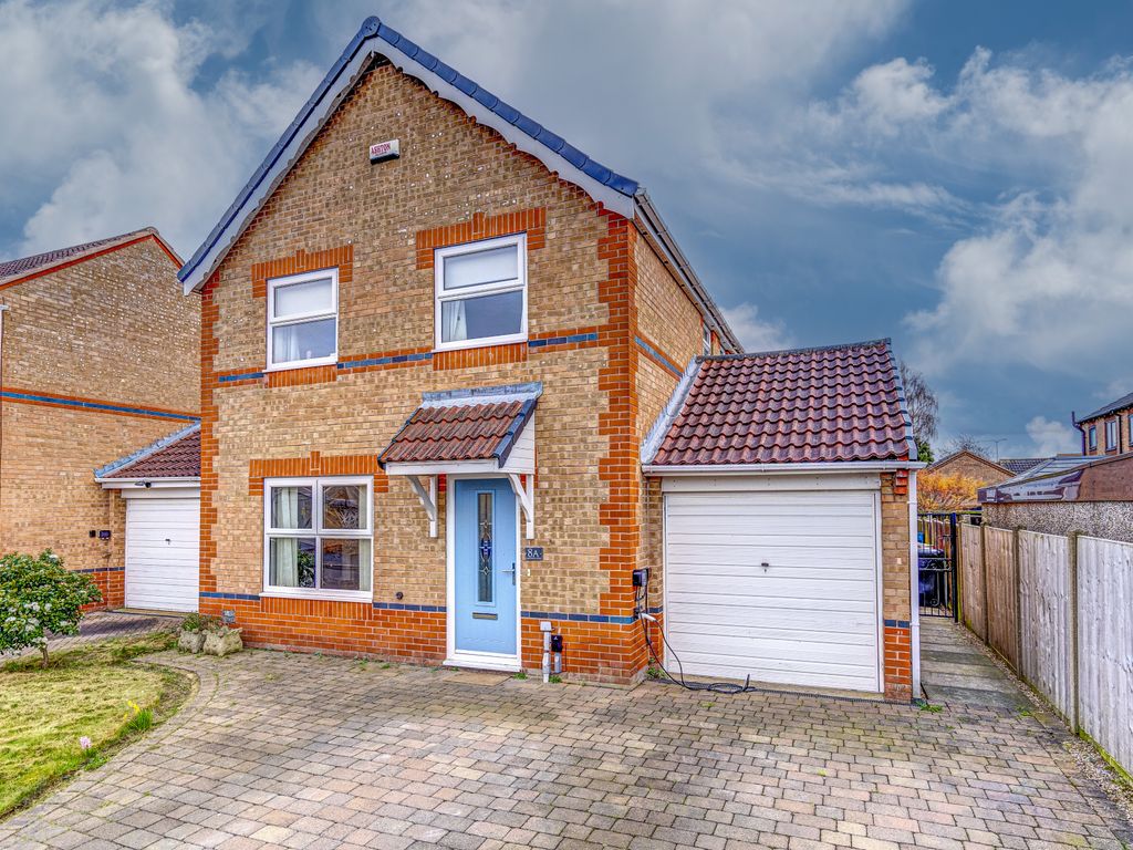 4 bed detached house for sale in Chatsworth Road, Worksop S80, £290,000