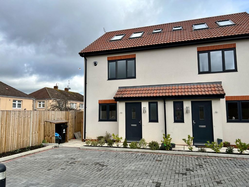 3 bed semidetached house to rent in Penny Close, Fishponds, Bristol