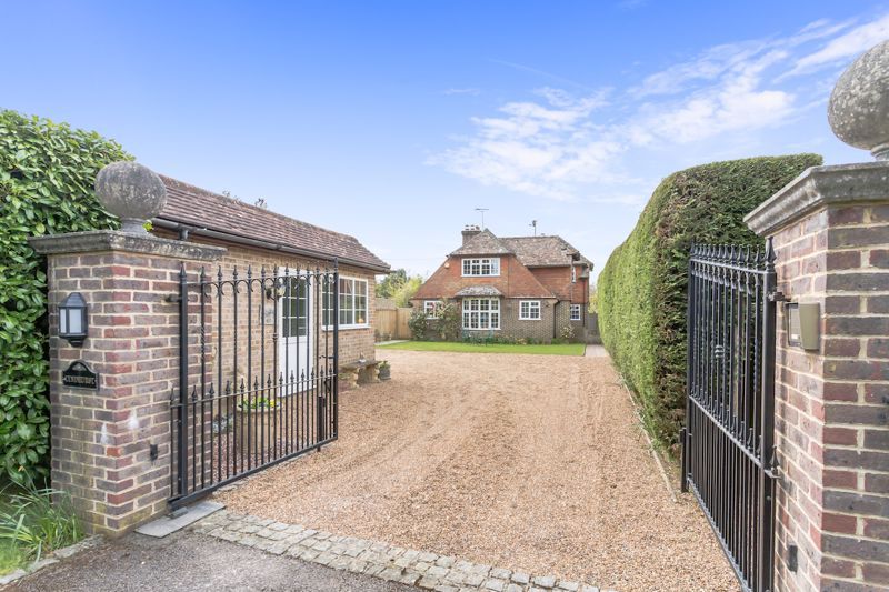 4 bed detached house for sale in Brighton Road, Mannings Heath, West
