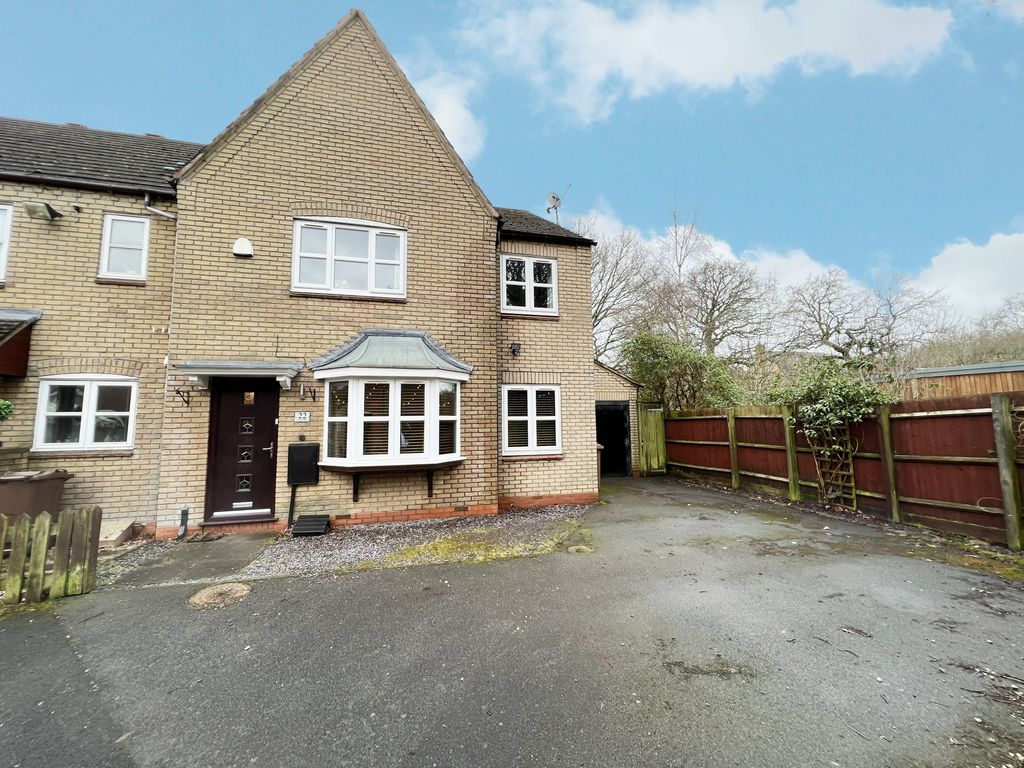 4 bed end terrace house for sale in Calcutt Way, Dickens Heath, Shirley