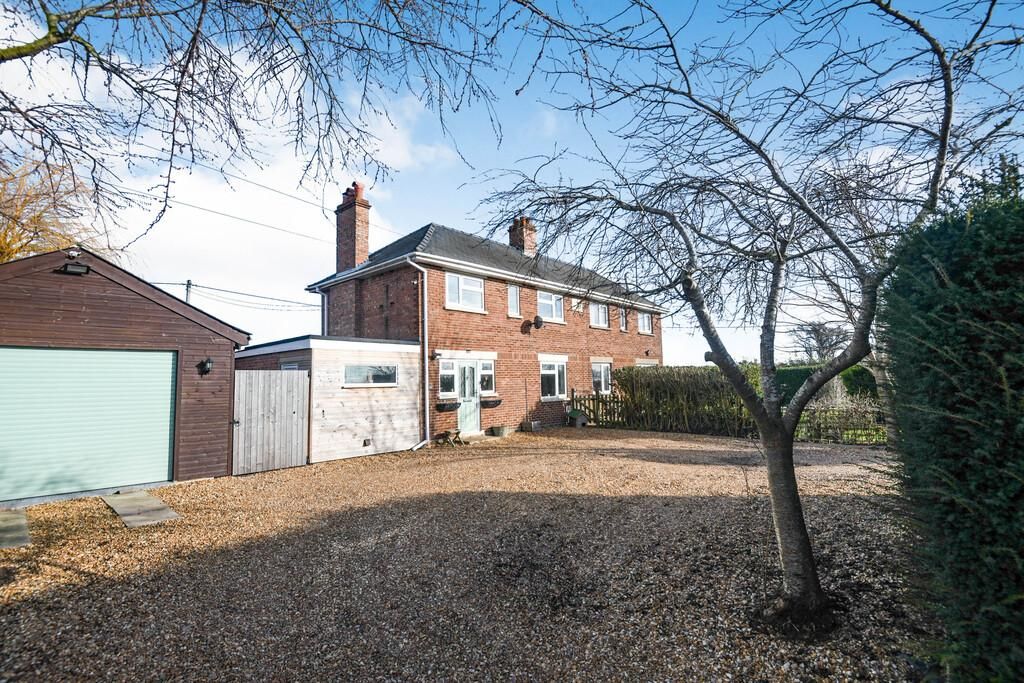 3 bed semidetached house for sale in Glenfield Close, Outwell, Wisbech