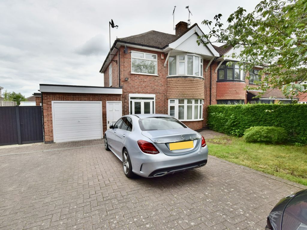3 bed semidetached house for sale in Uppingham Road, Leicester LE5