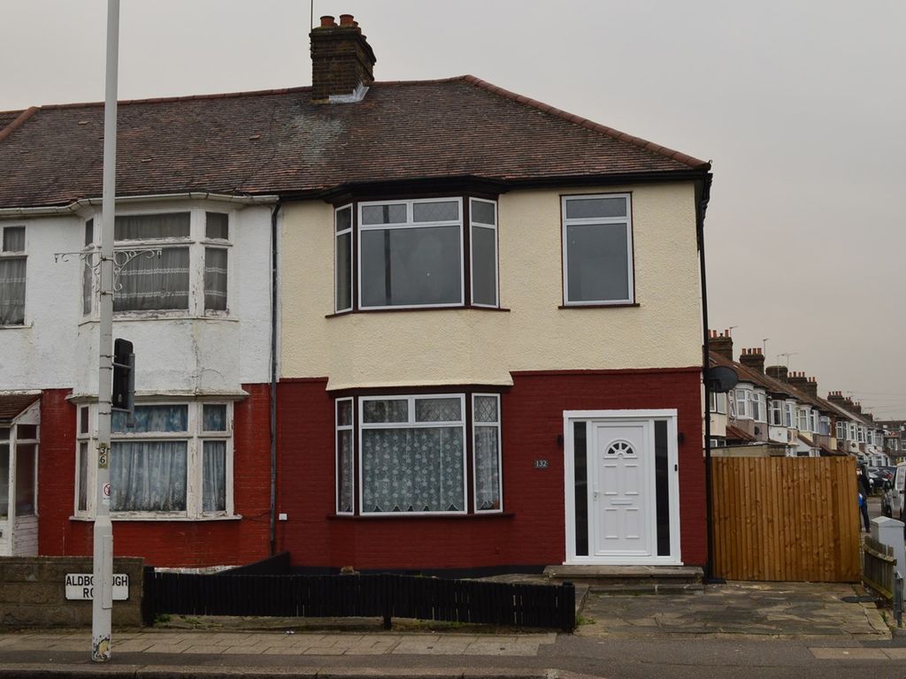 4 bed end terrace house to rent in Aldborough Road South, Ilford IG3, £