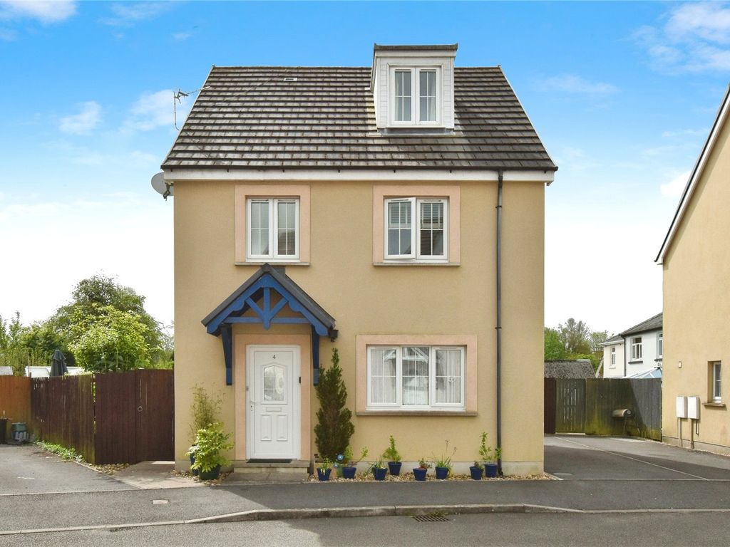 4 bed detached house for sale in Clos Yr Afon, Ammanford