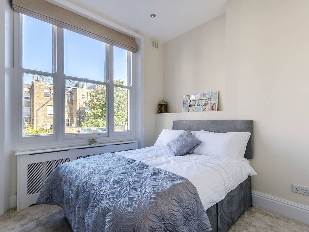 2 bed flat for sale in Earls Court Square, Earls Court, London SW5, £