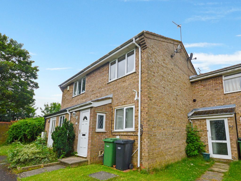 2 bed semidetached house to rent in Hamilton Road, Lea Park, Thame