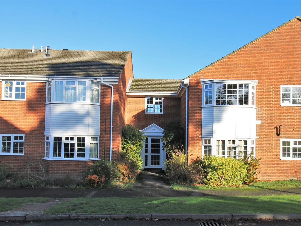 2 bed flat to rent in Bearwood Gardens, Fleet GU51 Zoopla
