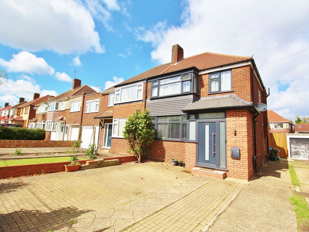 3 bed semidetached house for sale in Whitton Dene, Isleworth TW7, £