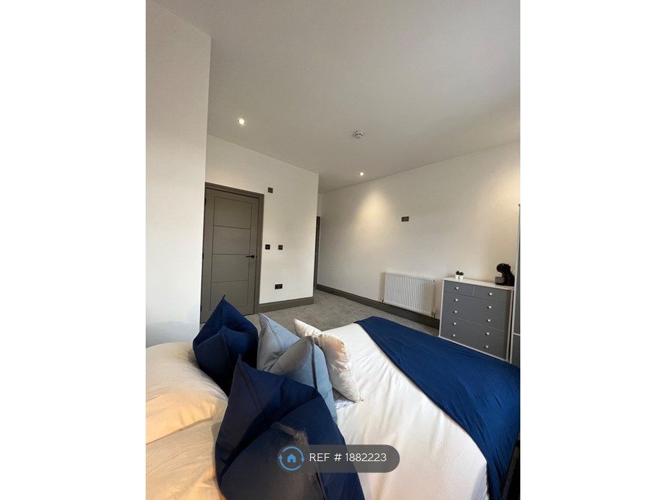 Room to rent in Eaves Lane, Chorley PR6, £700 pcm Zoopla