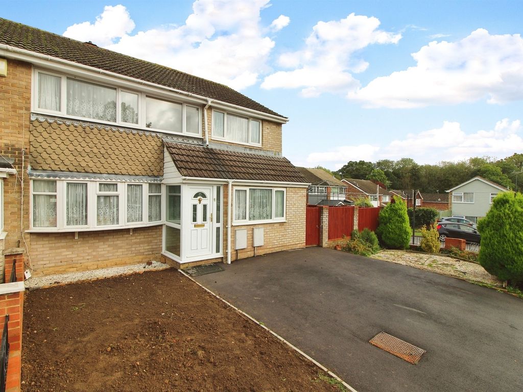 4 bed semidetached house for sale in Plover Close, Southampton SO16, £