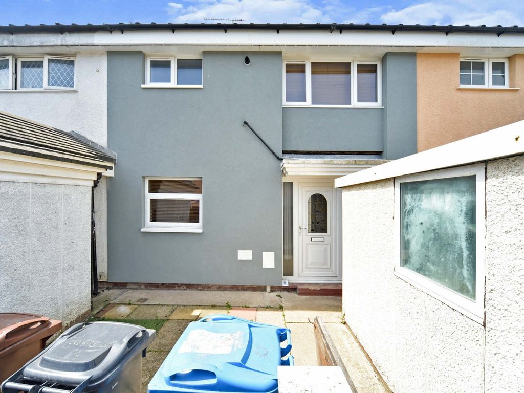 3 bed terraced house to rent in Yatesbury Garth, Bransholme, Hull, East