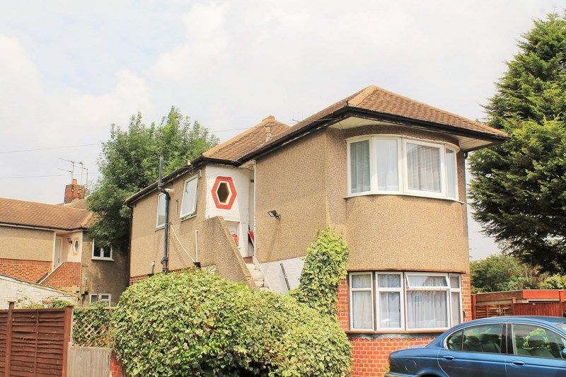 2 bed to rent in Bellegrove Close, Welling, Kent DA16, £1,400 pcm Zoopla