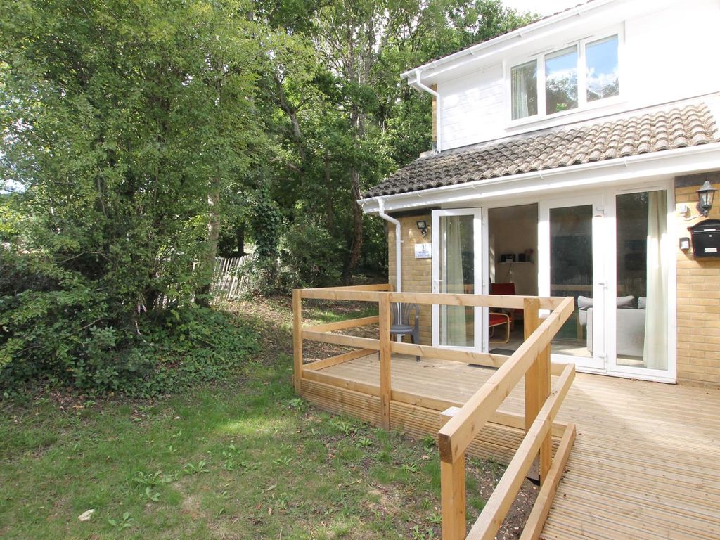 2 bed semidetached house to rent in Creek Gardens, Wootton Bridge