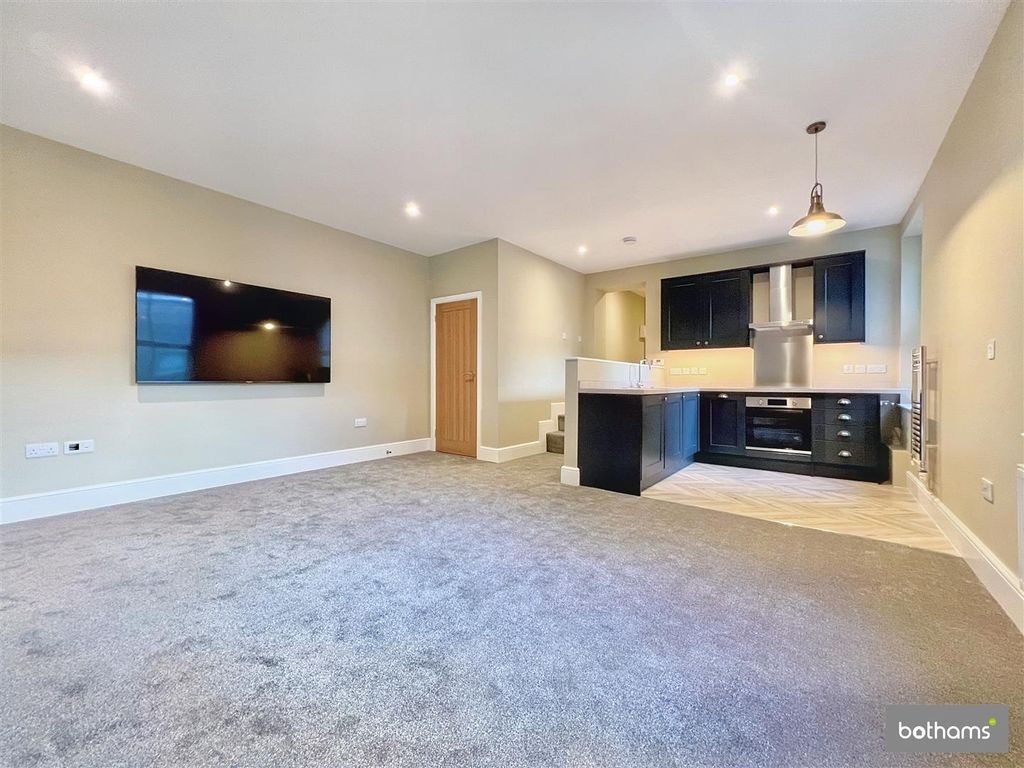 1 bed flat to rent in North Parade, Matlock Bath, Matlock DE4, £750 pcm