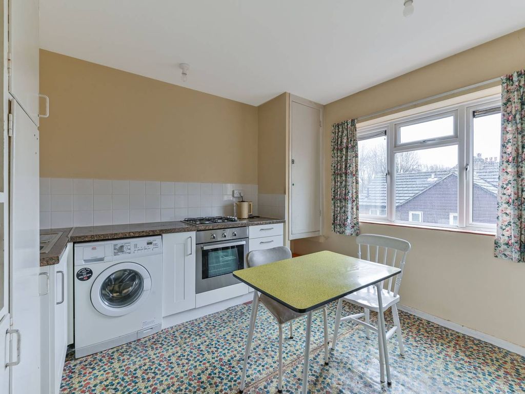 2 bed flat for sale in Alexandra Gardens, Carshalton Beeches