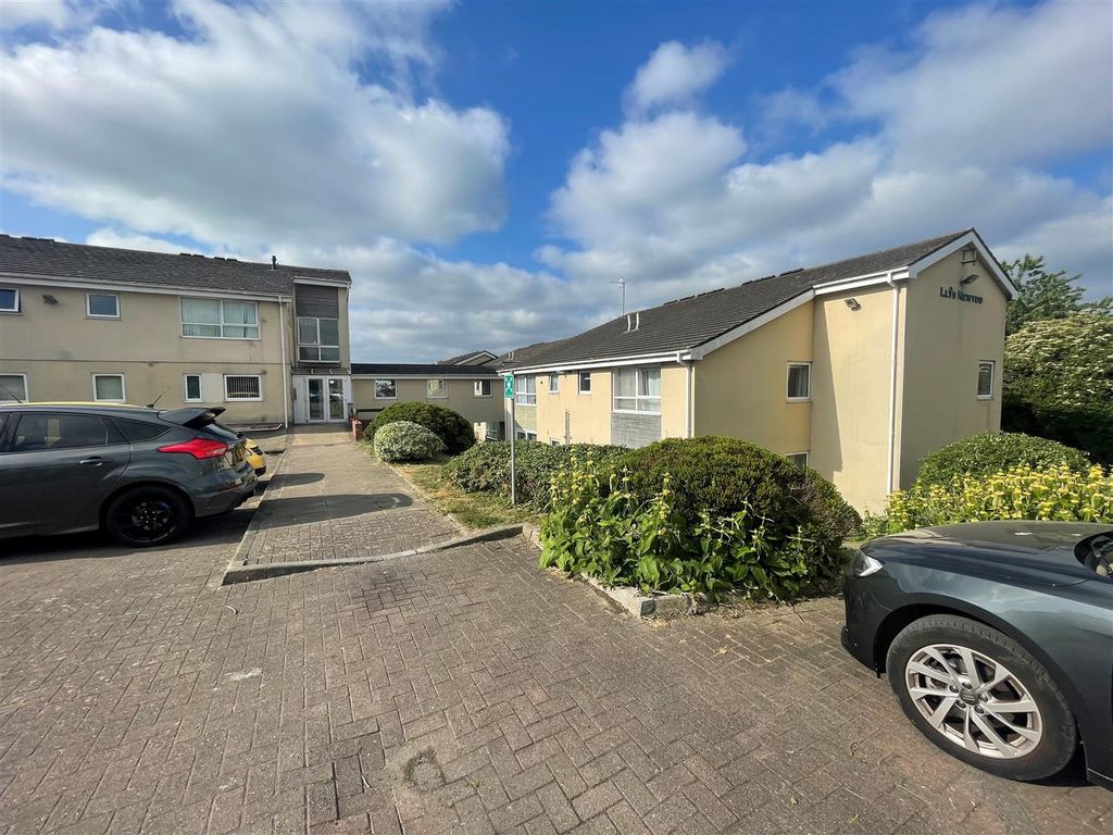 1 bed flat for sale in Tir Einon, Llanelli SA14, £39,950 Zoopla
