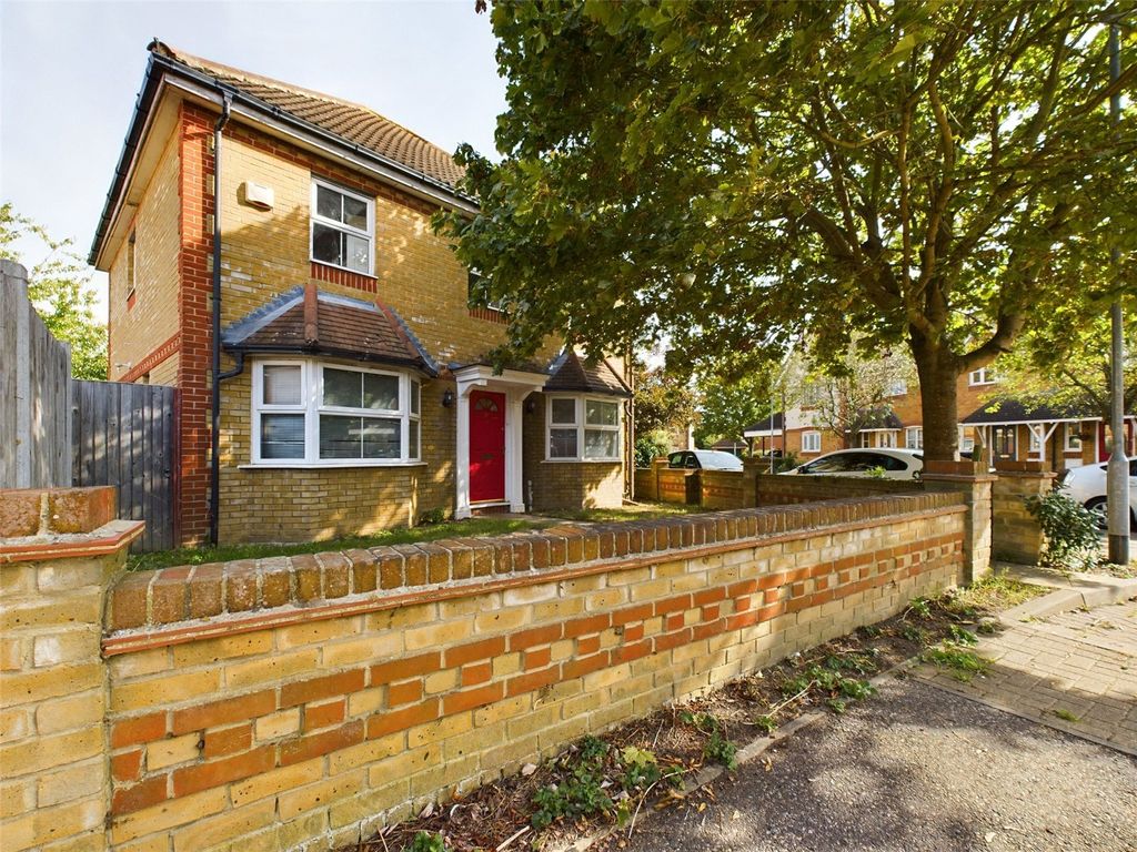 4 bed detached house for sale in Foxglove Road, Rush Green, Romford RM7
