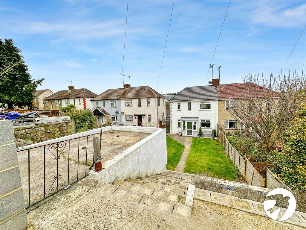 3 bed semidetached house for sale in Hawthorn Road, Strood, Kent ME2