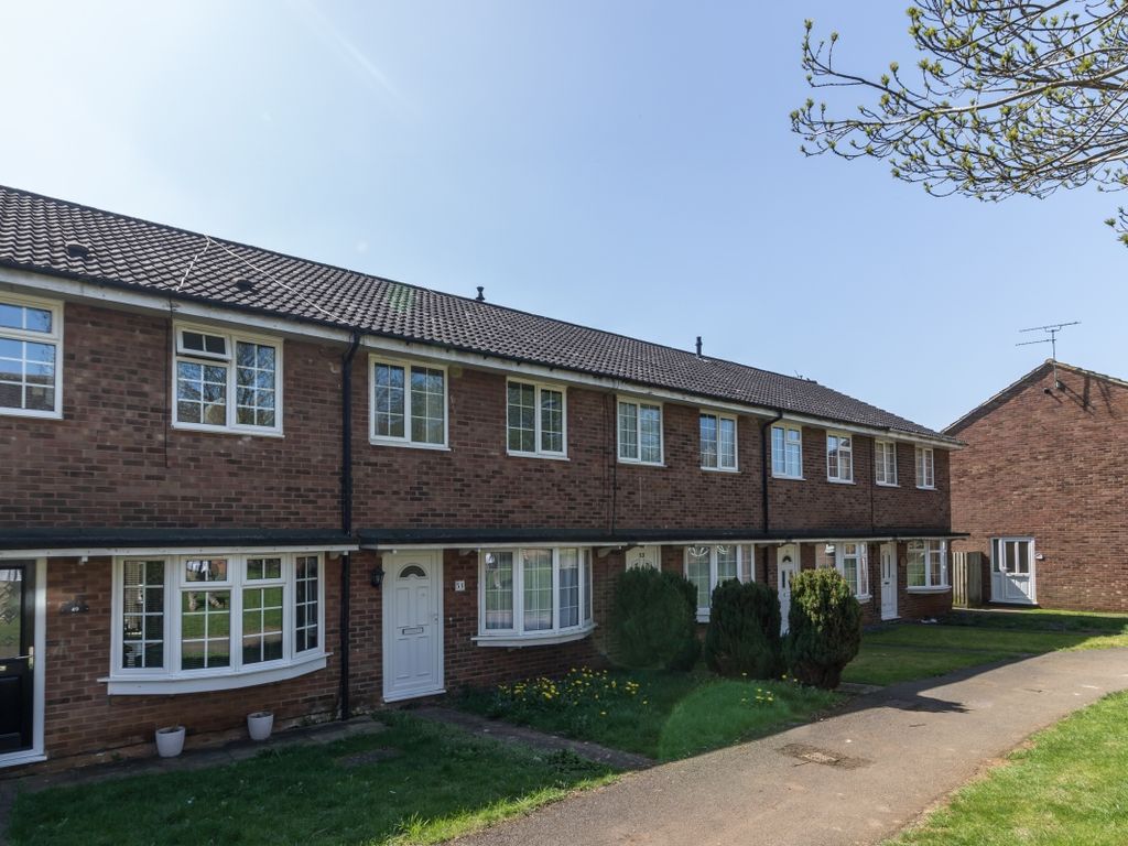 3 bed terraced house to rent in Sussex Drive, Banbury OX16, £1,200 pcm