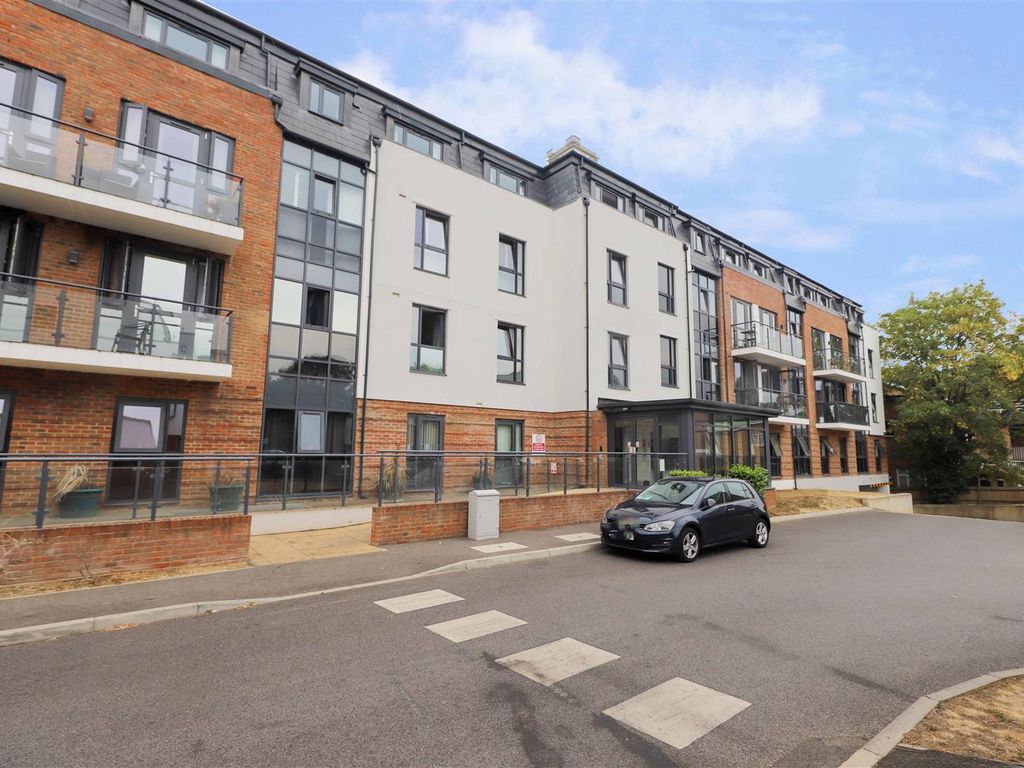 3 bed flat for sale in Constabulary Close, West Drayton UB7 Zoopla