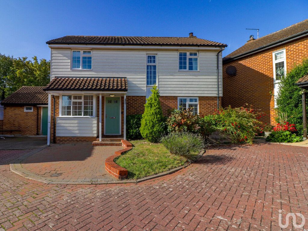 4 bed detached house for sale in Honeybourne, Stortford CM23