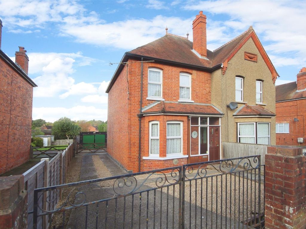 3 bed cottage for sale in The Terrace, Knowl Hill, Reading RG10, £
