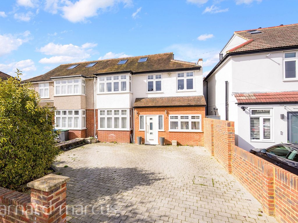 4 bed semidetached house for sale in Lyndhurst Avenue, Berrylands