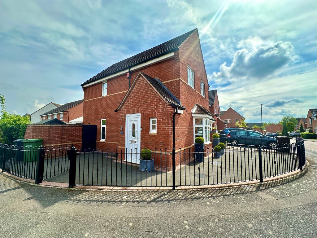 3 bed end terrace house for sale in Wavers Marston, Marston Green