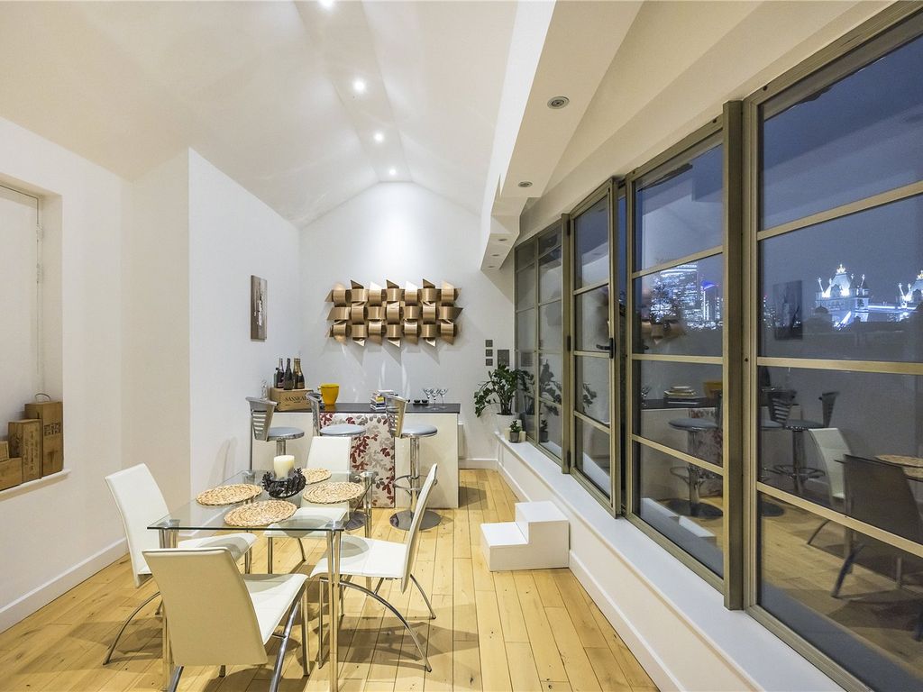 Queen Elizabeth Street, Shad Thames, London SE1  