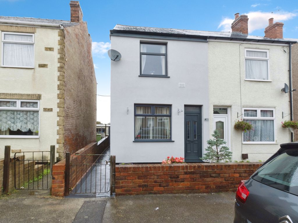 3 bed semidetached house for sale in Victoria Avenue, Staveley